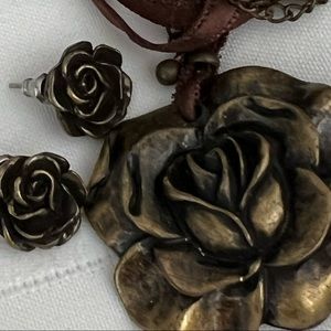 Vintage Flower theme necklace and earrings